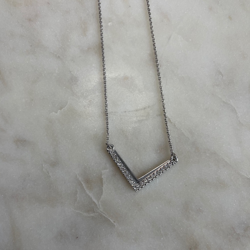 Swarovski touchstone crystal V necklace NWOT